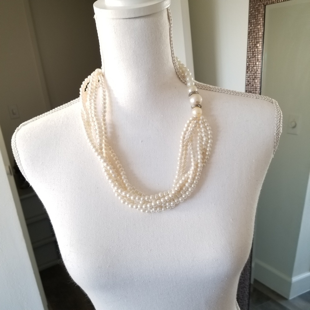 Ivory white pearl necklace